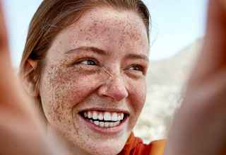 A smiling woman.
